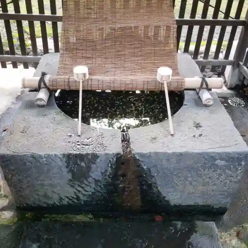 三囲神社の手水舎