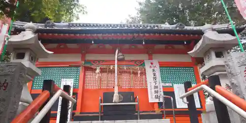 塚越稲荷神社の本殿