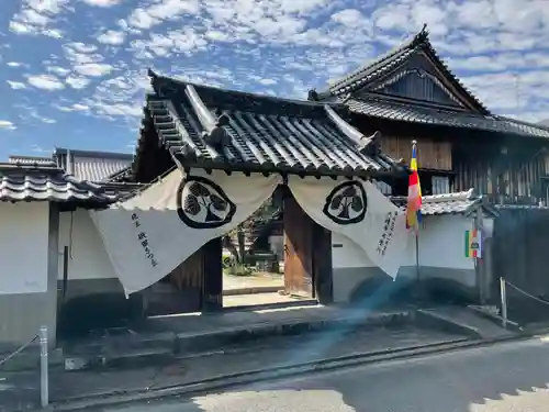 大蓮寺の山門