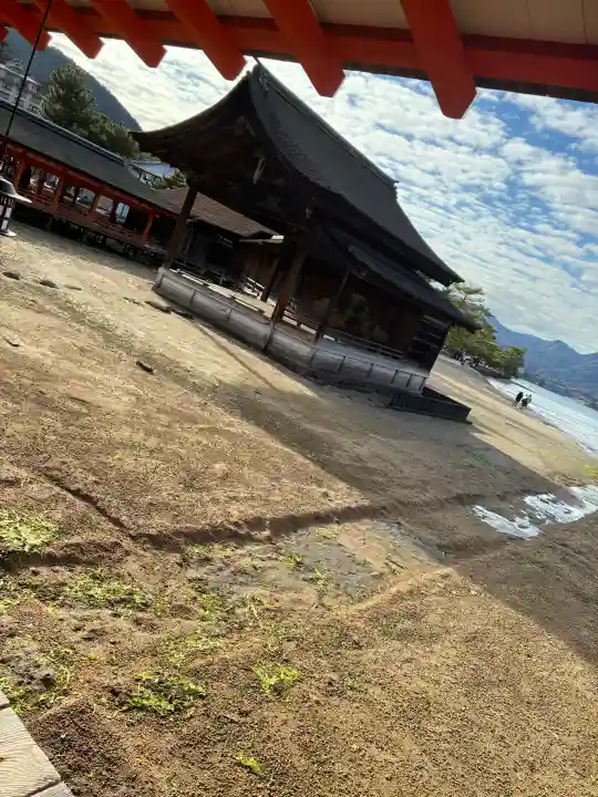 厳島神社の{uncategorized: "未分類", other: "その他", undefined: "問題あり", building: "その他建物", grave: "お墓", sacred_gate: "鳥居", guardian: "狛犬", statue: "像", buddha: "仏像", history: "歴史", nature: "自然", garden: "庭園", animal: "動物", pagoda: "塔", temizu: "手水舎", mountain_gate: "山門・神門", sanctuary: "本殿・本堂", subordinate: "末社・摂社", art: "芸術", scenery: "景色", jizo: "地蔵", ema: "絵馬", goshuin: "御朱印", omikuji: "おみくじ", items: "授与品その他", amulet: "お守り", goshuincho: "御朱印帳", eats: "食事", festival: "お祭り", votive_dance: "神楽", shichigosan: "七五三参", wedding: "結婚式", experience: "体験その他", initially: "初詣", around: "周辺", anti_infection: "感染症対策"}