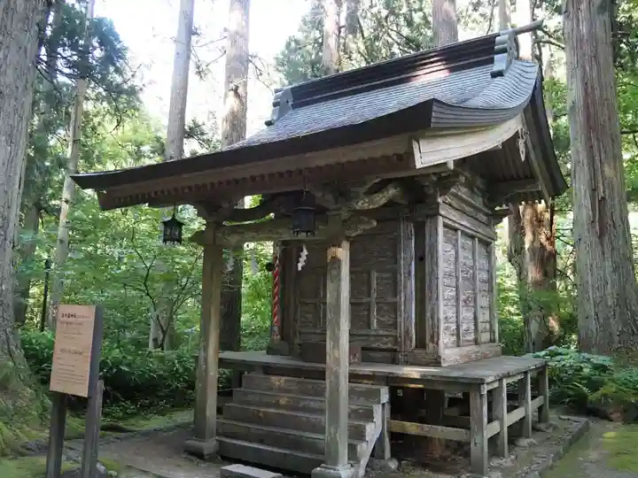 出羽神社(出羽三山神社)~三神合祭殿~の末社・摂社
