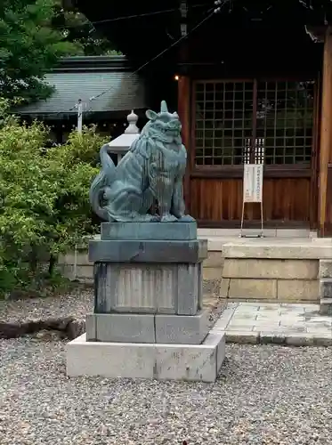 溝旗神社（肇國神社）の狛犬