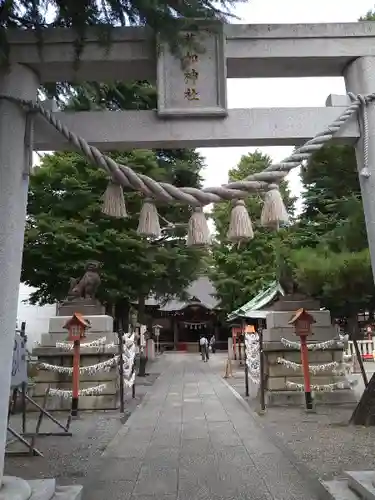 草加神社の鳥居