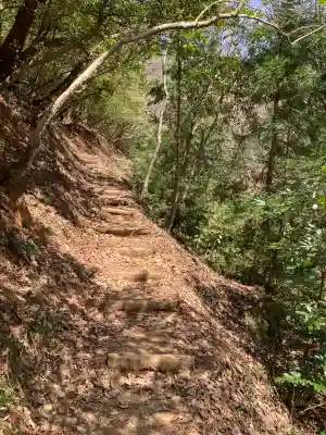 須我神社奥宮の{uncategorized: "未分類", other: "その他", undefined: "問題あり", building: "その他建物", grave: "お墓", sacred_gate: "鳥居", guardian: "狛犬", statue: "像", buddha: "仏像", history: "歴史", nature: "自然", garden: "庭園", animal: "動物", pagoda: "塔", temizu: "手水舎", mountain_gate: "山門・神門", sanctuary: "本殿・本堂", subordinate: "末社・摂社", art: "芸術", scenery: "景色", jizo: "地蔵", ema: "絵馬", goshuin: "御朱印", omikuji: "おみくじ", items: "授与品その他", amulet: "お守り", goshuincho: "御朱印帳", eats: "食事", festival: "お祭り", votive_dance: "神楽", shichigosan: "七五三参", wedding: "結婚式", experience: "体験その他", initially: "初詣", around: "周辺", anti_infection: "感染症対策"}