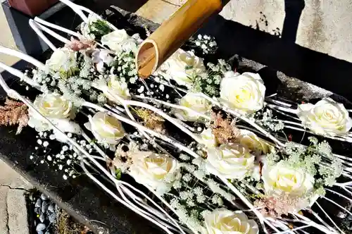 差出磯大嶽山神社 仕事と健康と厄よけの神さまの手水舎