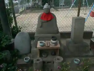 西高山町公民館の社の地蔵