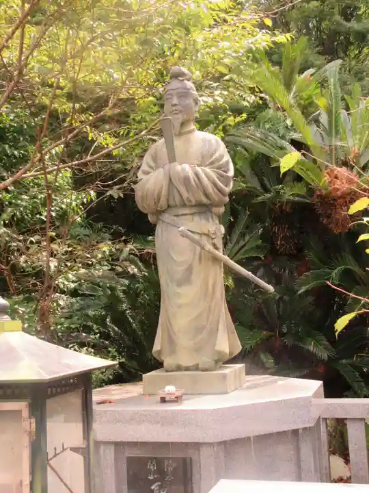 平等寺(三輪山平等寺)の像