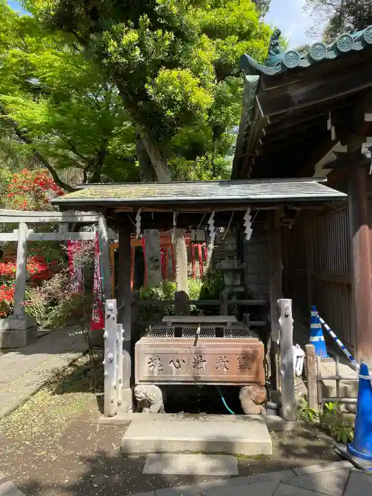 花園稲荷神社の手水舎