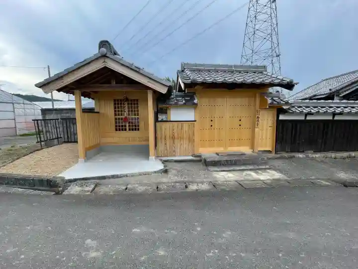 西徳寺の{uncategorized: "未分類", other: "その他", undefined: "問題あり", building: "その他建物", grave: "お墓", sacred_gate: "鳥居", guardian: "狛犬", statue: "像", buddha: "仏像", history: "歴史", nature: "自然", garden: "庭園", animal: "動物", pagoda: "塔", temizu: "手水舎", mountain_gate: "山門・神門", sanctuary: "本殿・本堂", subordinate: "末社・摂社", art: "芸術", scenery: "景色", jizo: "地蔵", ema: "絵馬", goshuin: "御朱印", omikuji: "おみくじ", items: "授与品その他", amulet: "お守り", goshuincho: "御朱印帳", eats: "食事", festival: "お祭り", votive_dance: "神楽", shichigosan: "七五三参", wedding: "結婚式", experience: "体験その他", initially: "初詣", around: "周辺", anti_infection: "感染症対策"}