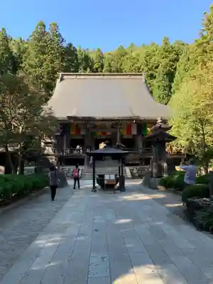 宝珠山 立石寺の本殿・本堂