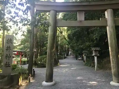 狭井坐大神荒魂神社(狭井神社)の鳥居