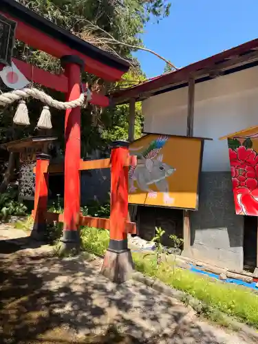 多賀神社の{uncategorized: "未分類", other: "その他", undefined: "問題あり", building: "その他建物", grave: "お墓", sacred_gate: "鳥居", guardian: "狛犬", statue: "像", buddha: "仏像", history: "歴史", nature: "自然", garden: "庭園", animal: "動物", pagoda: "塔", temizu: "手水舎", mountain_gate: "山門・神門", sanctuary: "本殿・本堂", subordinate: "末社・摂社", art: "芸術", scenery: "景色", jizo: "地蔵", ema: "絵馬", goshuin: "御朱印", omikuji: "おみくじ", items: "授与品その他", amulet: "お守り", goshuincho: "御朱印帳", eats: "食事", festival: "お祭り", votive_dance: "神楽", shichigosan: "七五三参", wedding: "結婚式", experience: "体験その他", initially: "初詣", around: "周辺", anti_infection: "感染症対策"}