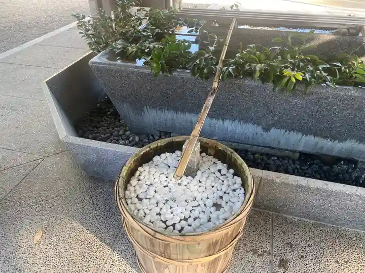 射水神社の手水舎