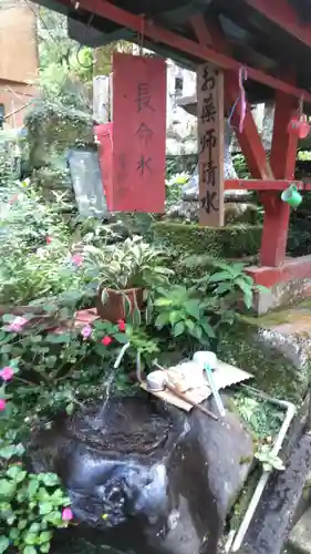 杖立薬師堂の手水舎