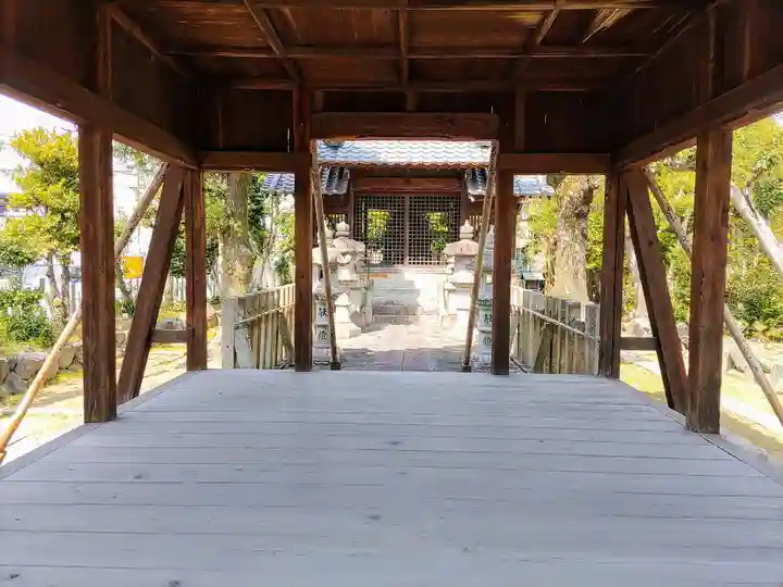 県明神社の本殿・本堂