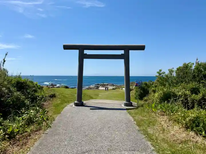 洲崎神社の{uncategorized: "未分類", other: "その他", undefined: "問題あり", building: "その他建物", grave: "お墓", sacred_gate: "鳥居", guardian: "狛犬", statue: "像", buddha: "仏像", history: "歴史", nature: "自然", garden: "庭園", animal: "動物", pagoda: "塔", temizu: "手水舎", mountain_gate: "山門・神門", sanctuary: "本殿・本堂", subordinate: "末社・摂社", art: "芸術", scenery: "景色", jizo: "地蔵", ema: "絵馬", goshuin: "御朱印", omikuji: "おみくじ", items: "授与品その他", amulet: "お守り", goshuincho: "御朱印帳", eats: "食事", festival: "お祭り", votive_dance: "神楽", shichigosan: "七五三参", wedding: "結婚式", experience: "体験その他", initially: "初詣", around: "周辺", anti_infection: "感染症対策"}