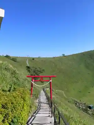 大室山浅間神社の{uncategorized: "未分類", other: "その他", undefined: "問題あり", building: "その他建物", grave: "お墓", sacred_gate: "鳥居", guardian: "狛犬", statue: "像", buddha: "仏像", history: "歴史", nature: "自然", garden: "庭園", animal: "動物", pagoda: "塔", temizu: "手水舎", mountain_gate: "山門・神門", sanctuary: "本殿・本堂", subordinate: "末社・摂社", art: "芸術", scenery: "景色", jizo: "地蔵", ema: "絵馬", goshuin: "御朱印", omikuji: "おみくじ", items: "授与品その他", amulet: "お守り", goshuincho: "御朱印帳", eats: "食事", festival: "お祭り", votive_dance: "神楽", shichigosan: "七五三参", wedding: "結婚式", experience: "体験その他", initially: "初詣", around: "周辺", anti_infection: "感染症対策"}