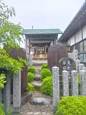 御嶽神社茅萱宮の{uncategorized: "未分類", other: "その他", undefined: "問題あり", building: "その他建物", grave: "お墓", sacred_gate: "鳥居", guardian: "狛犬", statue: "像", buddha: "仏像", history: "歴史", nature: "自然", garden: "庭園", animal: "動物", pagoda: "塔", temizu: "手水舎", mountain_gate: "山門・神門", sanctuary: "本殿・本堂", subordinate: "末社・摂社", art: "芸術", scenery: "景色", jizo: "地蔵", ema: "絵馬", goshuin: "御朱印", omikuji: "おみくじ", items: "授与品その他", amulet: "お守り", goshuincho: "御朱印帳", eats: "食事", festival: "お祭り", votive_dance: "神楽", shichigosan: "七五三参", wedding: "結婚式", experience: "体験その他", initially: "初詣", around: "周辺", anti_infection: "感染症対策"}