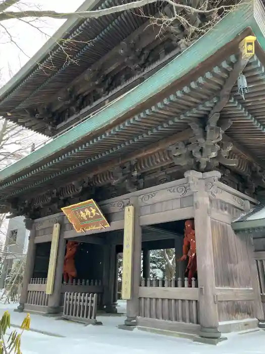 大覚寺の山門