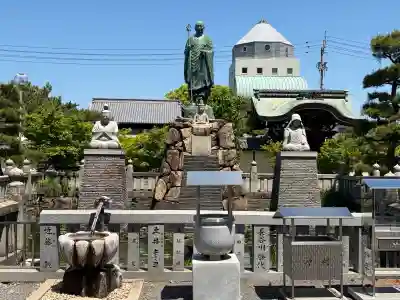 善通寺の{uncategorized: "未分類", other: "その他", undefined: "問題あり", building: "その他建物", grave: "お墓", sacred_gate: "鳥居", guardian: "狛犬", statue: "像", buddha: "仏像", history: "歴史", nature: "自然", garden: "庭園", animal: "動物", pagoda: "塔", temizu: "手水舎", mountain_gate: "山門・神門", sanctuary: "本殿・本堂", subordinate: "末社・摂社", art: "芸術", scenery: "景色", jizo: "地蔵", ema: "絵馬", goshuin: "御朱印", omikuji: "おみくじ", items: "授与品その他", amulet: "お守り", goshuincho: "御朱印帳", eats: "食事", festival: "お祭り", votive_dance: "神楽", shichigosan: "七五三参", wedding: "結婚式", experience: "体験その他", initially: "初詣", around: "周辺", anti_infection: "感染症対策"}