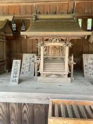 諏訪神社の{uncategorized: "未分類", other: "その他", undefined: "問題あり", building: "その他建物", grave: "お墓", sacred_gate: "鳥居", guardian: "狛犬", statue: "像", buddha: "仏像", history: "歴史", nature: "自然", garden: "庭園", animal: "動物", pagoda: "塔", temizu: "手水舎", mountain_gate: "山門・神門", sanctuary: "本殿・本堂", subordinate: "末社・摂社", art: "芸術", scenery: "景色", jizo: "地蔵", ema: "絵馬", goshuin: "御朱印", omikuji: "おみくじ", items: "授与品その他", amulet: "お守り", goshuincho: "御朱印帳", eats: "食事", festival: "お祭り", votive_dance: "神楽", shichigosan: "七五三参", wedding: "結婚式", experience: "体験その他", initially: "初詣", around: "周辺", anti_infection: "感染症対策"}