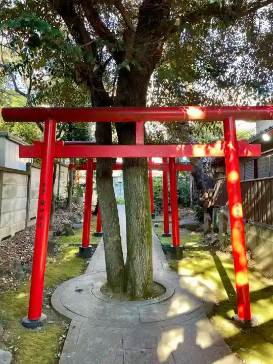 威光稲荷堂の{uncategorized: "未分類", other: "その他", undefined: "問題あり", building: "その他建物", grave: "お墓", sacred_gate: "鳥居", guardian: "狛犬", statue: "像", buddha: "仏像", history: "歴史", nature: "自然", garden: "庭園", animal: "動物", pagoda: "塔", temizu: "手水舎", mountain_gate: "山門・神門", sanctuary: "本殿・本堂", subordinate: "末社・摂社", art: "芸術", scenery: "景色", jizo: "地蔵", ema: "絵馬", goshuin: "御朱印", omikuji: "おみくじ", items: "授与品その他", amulet: "お守り", goshuincho: "御朱印帳", eats: "食事", festival: "お祭り", votive_dance: "神楽", shichigosan: "七五三参", wedding: "結婚式", experience: "体験その他", initially: "初詣", around: "周辺", anti_infection: "感染症対策"}