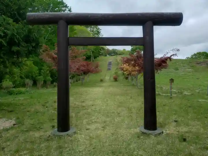 谷地頭神社の{uncategorized: "未分類", other: "その他", undefined: "問題あり", building: "その他建物", grave: "お墓", sacred_gate: "鳥居", guardian: "狛犬", statue: "像", buddha: "仏像", history: "歴史", nature: "自然", garden: "庭園", animal: "動物", pagoda: "塔", temizu: "手水舎", mountain_gate: "山門・神門", sanctuary: "本殿・本堂", subordinate: "末社・摂社", art: "芸術", scenery: "景色", jizo: "地蔵", ema: "絵馬", goshuin: "御朱印", omikuji: "おみくじ", items: "授与品その他", amulet: "お守り", goshuincho: "御朱印帳", eats: "食事", festival: "お祭り", votive_dance: "神楽", shichigosan: "七五三参", wedding: "結婚式", experience: "体験その他", initially: "初詣", around: "周辺", anti_infection: "感染症対策"}