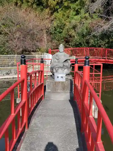 烏子稲荷神社の像