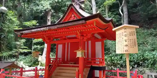 枚岡神社の末社・摂社