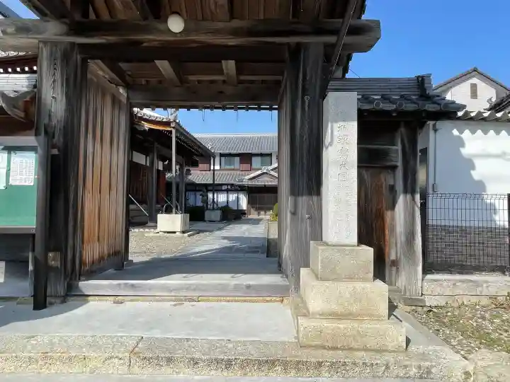 深光寺の{uncategorized: "未分類", other: "その他", undefined: "問題あり", building: "その他建物", grave: "お墓", sacred_gate: "鳥居", guardian: "狛犬", statue: "像", buddha: "仏像", history: "歴史", nature: "自然", garden: "庭園", animal: "動物", pagoda: "塔", temizu: "手水舎", mountain_gate: "山門・神門", sanctuary: "本殿・本堂", subordinate: "末社・摂社", art: "芸術", scenery: "景色", jizo: "地蔵", ema: "絵馬", goshuin: "御朱印", omikuji: "おみくじ", items: "授与品その他", amulet: "お守り", goshuincho: "御朱印帳", eats: "食事", festival: "お祭り", votive_dance: "神楽", shichigosan: "七五三参", wedding: "結婚式", experience: "体験その他", initially: "初詣", around: "周辺", anti_infection: "感染症対策"}