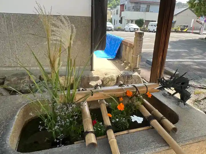 新羅神社の手水舎