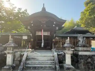 三大神社の{uncategorized: "未分類", other: "その他", undefined: "問題あり", building: "その他建物", grave: "お墓", sacred_gate: "鳥居", guardian: "狛犬", statue: "像", buddha: "仏像", history: "歴史", nature: "自然", garden: "庭園", animal: "動物", pagoda: "塔", temizu: "手水舎", mountain_gate: "山門・神門", sanctuary: "本殿・本堂", subordinate: "末社・摂社", art: "芸術", scenery: "景色", jizo: "地蔵", ema: "絵馬", goshuin: "御朱印", omikuji: "おみくじ", items: "授与品その他", amulet: "お守り", goshuincho: "御朱印帳", eats: "食事", festival: "お祭り", votive_dance: "神楽", shichigosan: "七五三参", wedding: "結婚式", experience: "体験その他", initially: "初詣", around: "周辺", anti_infection: "感染症対策"}