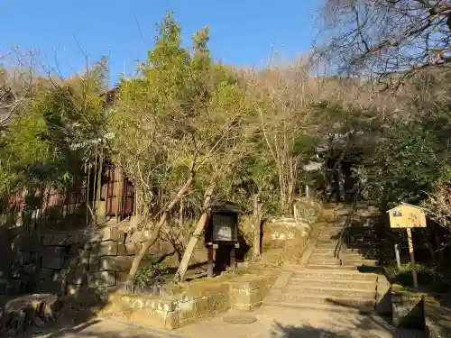 円覚寺の{uncategorized: "未分類", other: "その他", undefined: "問題あり", building: "その他建物", grave: "お墓", sacred_gate: "鳥居", guardian: "狛犬", statue: "像", buddha: "仏像", history: "歴史", nature: "自然", garden: "庭園", animal: "動物", pagoda: "塔", temizu: "手水舎", mountain_gate: "山門・神門", sanctuary: "本殿・本堂", subordinate: "末社・摂社", art: "芸術", scenery: "景色", jizo: "地蔵", ema: "絵馬", goshuin: "御朱印", omikuji: "おみくじ", items: "授与品その他", amulet: "お守り", goshuincho: "御朱印帳", eats: "食事", festival: "お祭り", votive_dance: "神楽", shichigosan: "七五三参", wedding: "結婚式", experience: "体験その他", initially: "初詣", around: "周辺", anti_infection: "感染症対策"}