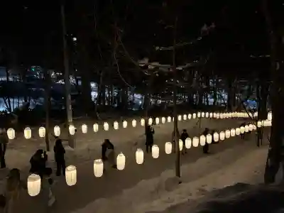 定山渓神社の{uncategorized: "未分類", other: "その他", undefined: "問題あり", building: "その他建物", grave: "お墓", sacred_gate: "鳥居", guardian: "狛犬", statue: "像", buddha: "仏像", history: "歴史", nature: "自然", garden: "庭園", animal: "動物", pagoda: "塔", temizu: "手水舎", mountain_gate: "山門・神門", sanctuary: "本殿・本堂", subordinate: "末社・摂社", art: "芸術", scenery: "景色", jizo: "地蔵", ema: "絵馬", goshuin: "御朱印", omikuji: "おみくじ", items: "授与品その他", amulet: "お守り", goshuincho: "御朱印帳", eats: "食事", festival: "お祭り", votive_dance: "神楽", shichigosan: "七五三参", wedding: "結婚式", experience: "体験その他", initially: "初詣", around: "周辺", anti_infection: "感染症対策"}