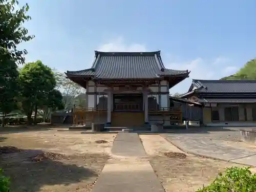 鏡済寺の本殿・本堂