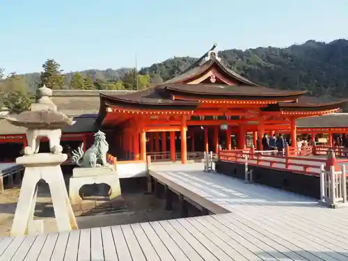 厳島神社の本殿