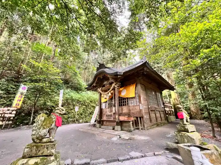 金持神社の{uncategorized: "未分類", other: "その他", undefined: "問題あり", building: "その他建物", grave: "お墓", sacred_gate: "鳥居", guardian: "狛犬", statue: "像", buddha: "仏像", history: "歴史", nature: "自然", garden: "庭園", animal: "動物", pagoda: "塔", temizu: "手水舎", mountain_gate: "山門・神門", sanctuary: "本殿・本堂", subordinate: "末社・摂社", art: "芸術", scenery: "景色", jizo: "地蔵", ema: "絵馬", goshuin: "御朱印", omikuji: "おみくじ", items: "授与品その他", amulet: "お守り", goshuincho: "御朱印帳", eats: "食事", festival: "お祭り", votive_dance: "神楽", shichigosan: "七五三参", wedding: "結婚式", experience: "体験その他", initially: "初詣", around: "周辺", anti_infection: "感染症対策"}