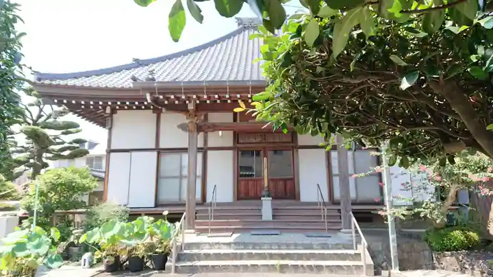 遠成寺の本殿・本堂