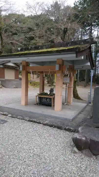伊波乃西神社の手水舎
