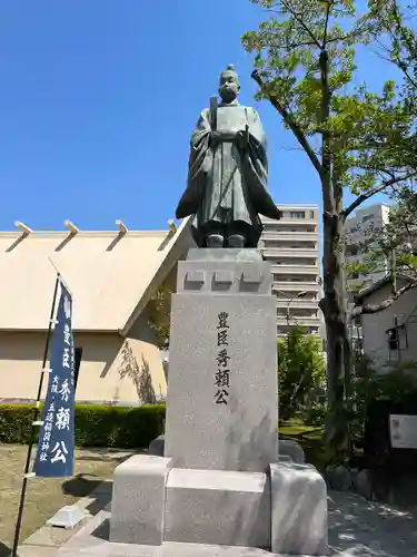 玉造稲荷神社の像