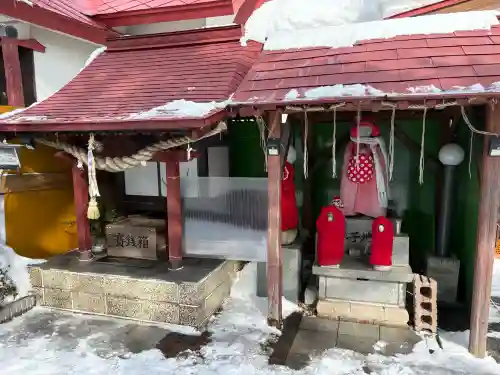 出雲大社三神教会の{uncategorized: "未分類", other: "その他", undefined: "問題あり", building: "その他建物", grave: "お墓", sacred_gate: "鳥居", guardian: "狛犬", statue: "像", buddha: "仏像", history: "歴史", nature: "自然", garden: "庭園", animal: "動物", pagoda: "塔", temizu: "手水舎", mountain_gate: "山門・神門", sanctuary: "本殿・本堂", subordinate: "末社・摂社", art: "芸術", scenery: "景色", jizo: "地蔵", ema: "絵馬", goshuin: "御朱印", omikuji: "おみくじ", items: "授与品その他", amulet: "お守り", goshuincho: "御朱印帳", eats: "食事", festival: "お祭り", votive_dance: "神楽", shichigosan: "七五三参", wedding: "結婚式", experience: "体験その他", initially: "初詣", around: "周辺", anti_infection: "感染症対策"}