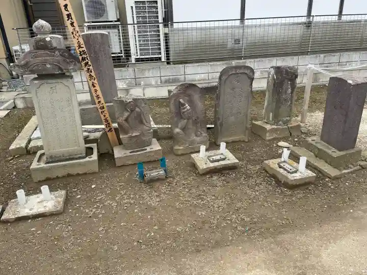 玉蔵院の{uncategorized: "未分類", other: "その他", undefined: "問題あり", building: "その他建物", grave: "お墓", sacred_gate: "鳥居", guardian: "狛犬", statue: "像", buddha: "仏像", history: "歴史", nature: "自然", garden: "庭園", animal: "動物", pagoda: "塔", temizu: "手水舎", mountain_gate: "山門・神門", sanctuary: "本殿・本堂", subordinate: "末社・摂社", art: "芸術", scenery: "景色", jizo: "地蔵", ema: "絵馬", goshuin: "御朱印", omikuji: "おみくじ", items: "授与品その他", amulet: "お守り", goshuincho: "御朱印帳", eats: "食事", festival: "お祭り", votive_dance: "神楽", shichigosan: "七五三参", wedding: "結婚式", experience: "体験その他", initially: "初詣", around: "周辺", anti_infection: "感染症対策"}