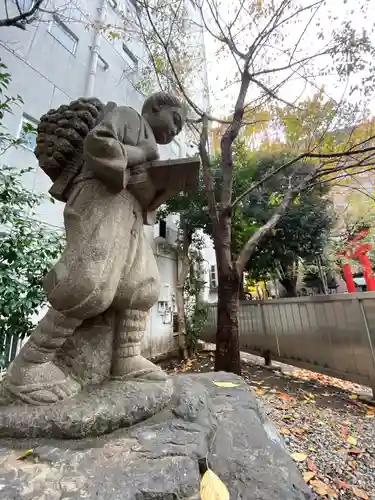 花園神社の像