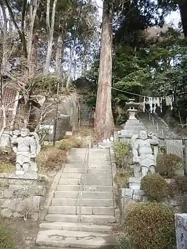 岩角山 岩角寺の像