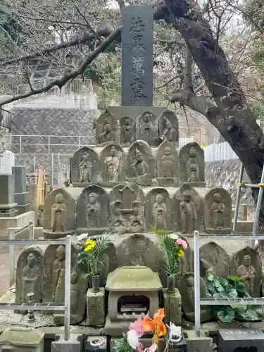 日蓮宗龍口山本龍寺の{uncategorized: "未分類", other: "その他", undefined: "問題あり", building: "その他建物", grave: "お墓", sacred_gate: "鳥居", guardian: "狛犬", statue: "像", buddha: "仏像", history: "歴史", nature: "自然", garden: "庭園", animal: "動物", pagoda: "塔", temizu: "手水舎", mountain_gate: "山門・神門", sanctuary: "本殿・本堂", subordinate: "末社・摂社", art: "芸術", scenery: "景色", jizo: "地蔵", ema: "絵馬", goshuin: "御朱印", omikuji: "おみくじ", items: "授与品その他", amulet: "お守り", goshuincho: "御朱印帳", eats: "食事", festival: "お祭り", votive_dance: "神楽", shichigosan: "七五三参", wedding: "結婚式", experience: "体験その他", initially: "初詣", around: "周辺", anti_infection: "感染症対策"}