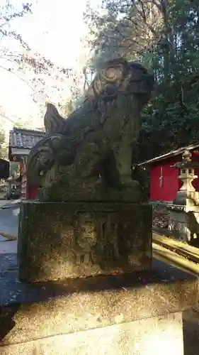 菅東山出世稲荷神社の狛犬