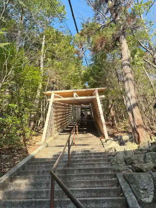 阿賀神社の{uncategorized: "未分類", other: "その他", undefined: "問題あり", building: "その他建物", grave: "お墓", sacred_gate: "鳥居", guardian: "狛犬", statue: "像", buddha: "仏像", history: "歴史", nature: "自然", garden: "庭園", animal: "動物", pagoda: "塔", temizu: "手水舎", mountain_gate: "山門・神門", sanctuary: "本殿・本堂", subordinate: "末社・摂社", art: "芸術", scenery: "景色", jizo: "地蔵", ema: "絵馬", goshuin: "御朱印", omikuji: "おみくじ", items: "授与品その他", amulet: "お守り", goshuincho: "御朱印帳", eats: "食事", festival: "お祭り", votive_dance: "神楽", shichigosan: "七五三参", wedding: "結婚式", experience: "体験その他", initially: "初詣", around: "周辺", anti_infection: "感染症対策"}
