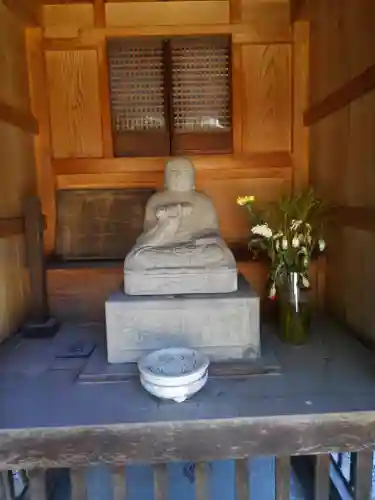 宝泉寺の像