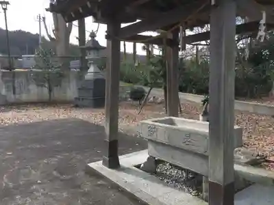神明社の手水舎