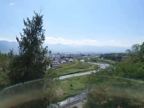 差出磯大嶽山神社 仕事と健康と厄よけの神さまの景色